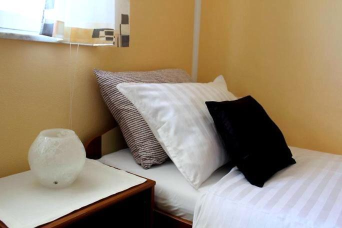 Apartments Ficur With Swimming Pool & Grill, Порторож Екстериор снимка